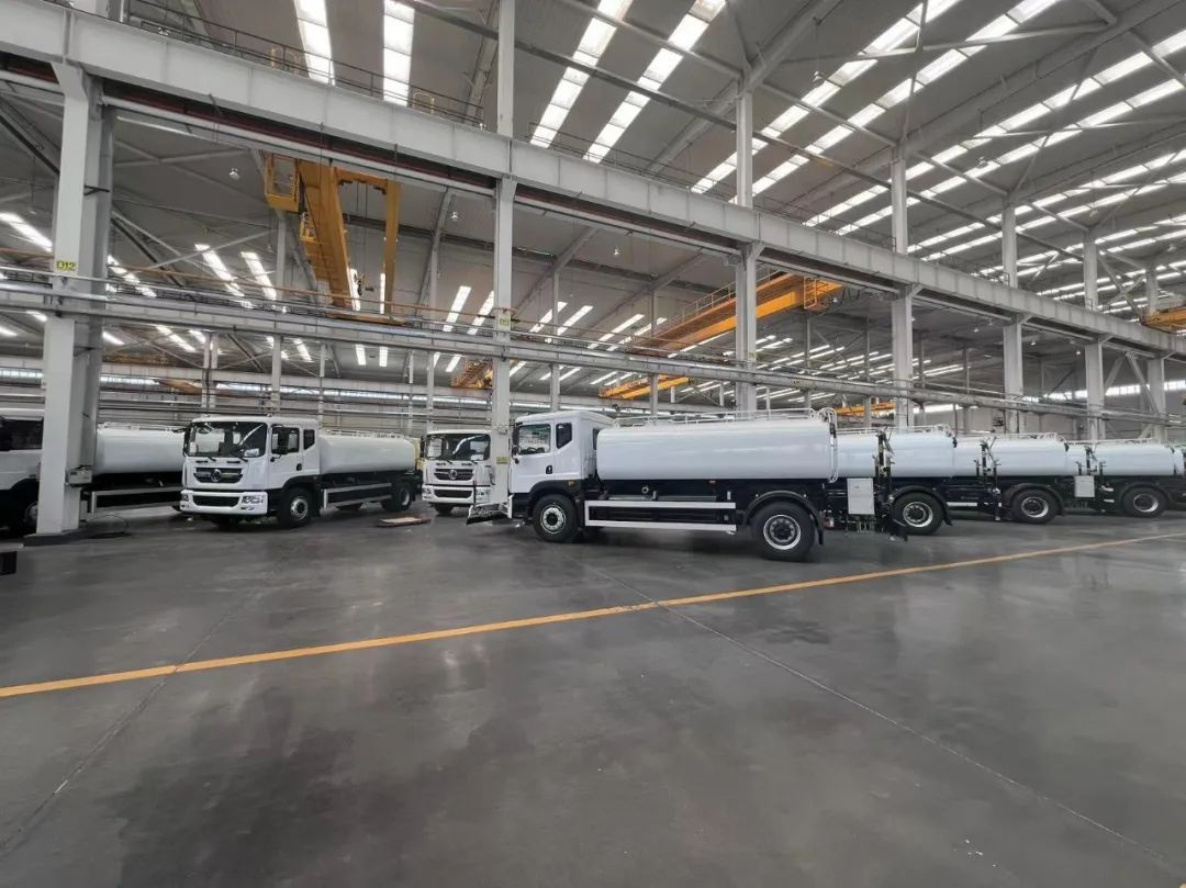 犀重汽车批量交付39台纯电动环卫车，助力河北绿色城市建设