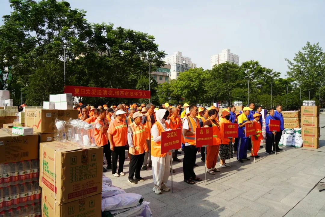 携手战高温，夏日送清凉：犀重汽车赞助河南南阳“夏日关爱送清凉，情系市政环卫人”公益活动