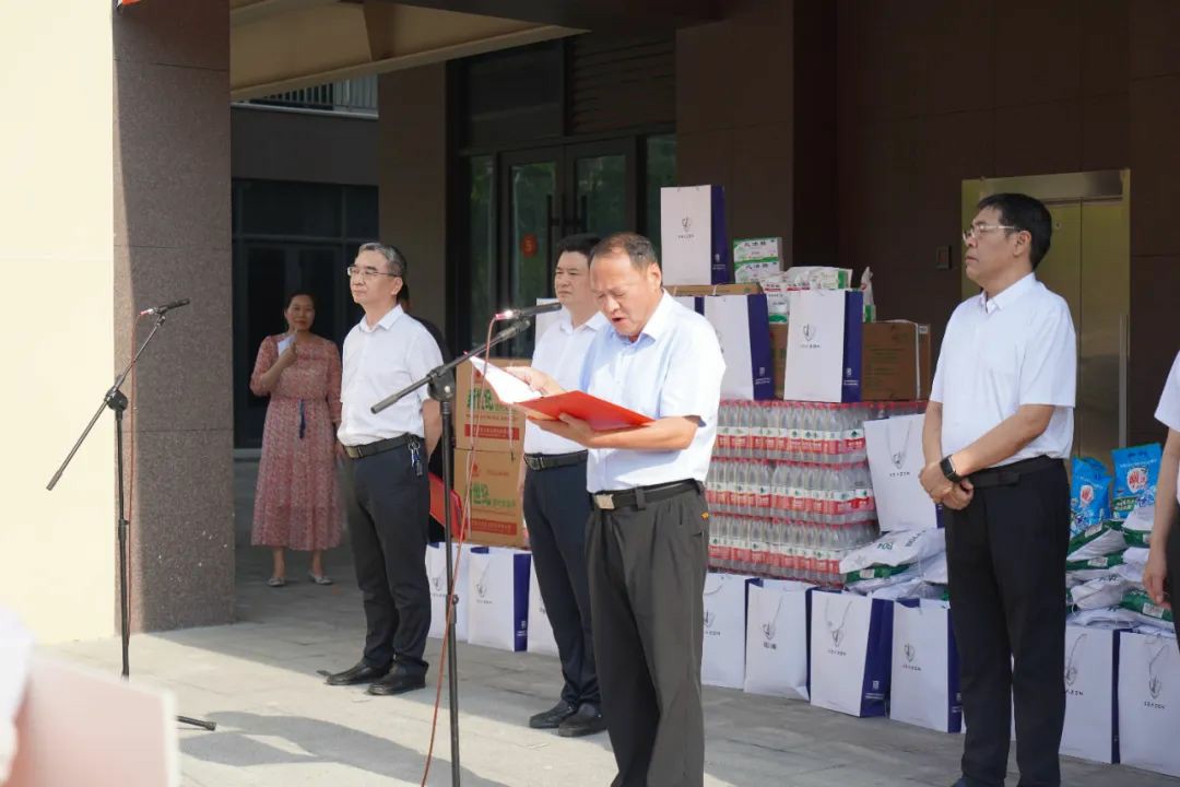 携手战高温，夏日送清凉：犀重汽车赞助河南南阳“夏日关爱送清凉，情系市政环卫人”公益活动