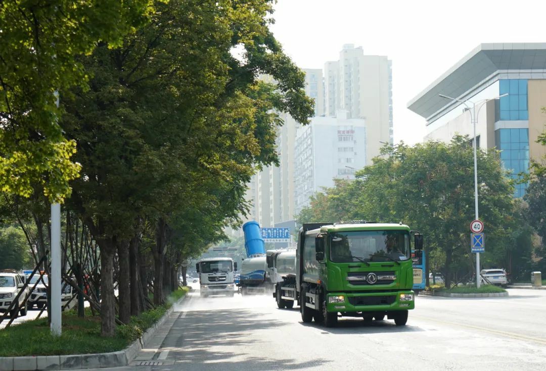 携手战高温，夏日送清凉：犀重汽车赞助河南南阳“夏日关爱送清凉，情系市政环卫人”公益活动