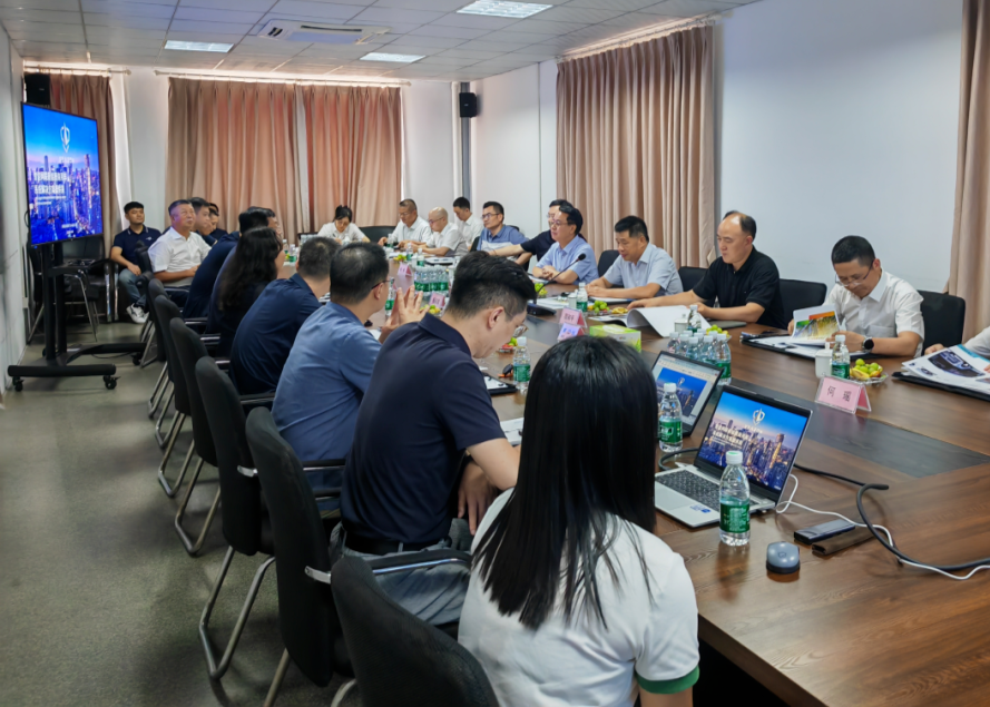 成都市国资委与公交集团参观犀重汽车，共促绿色城市发展