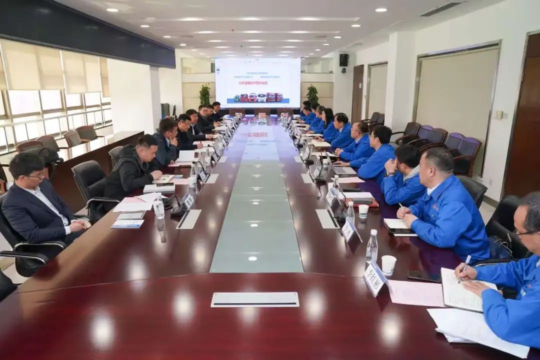 强强合作丨犀重汽车、大同经开区、陕重汽签订三方战略合作备忘录
