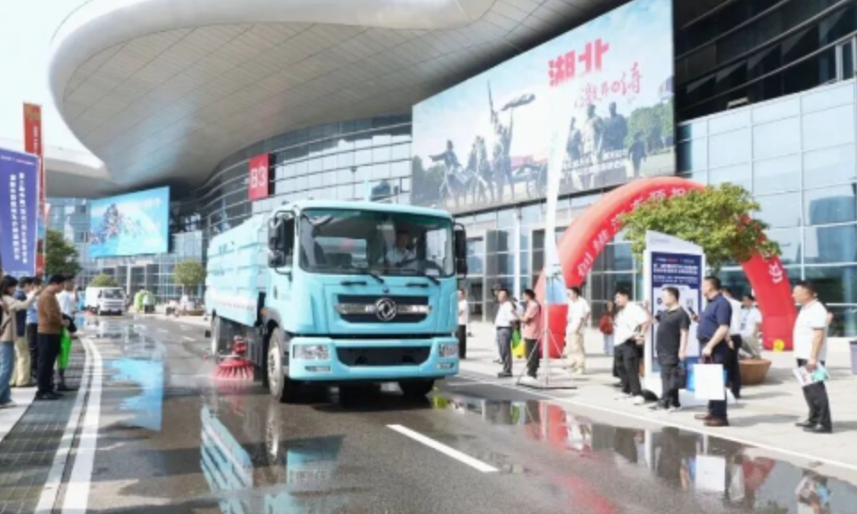 犀重汽车亮相武汉环卫展！第二代纯电环卫装备+全链路智慧解决方案，赋能城市环境升级